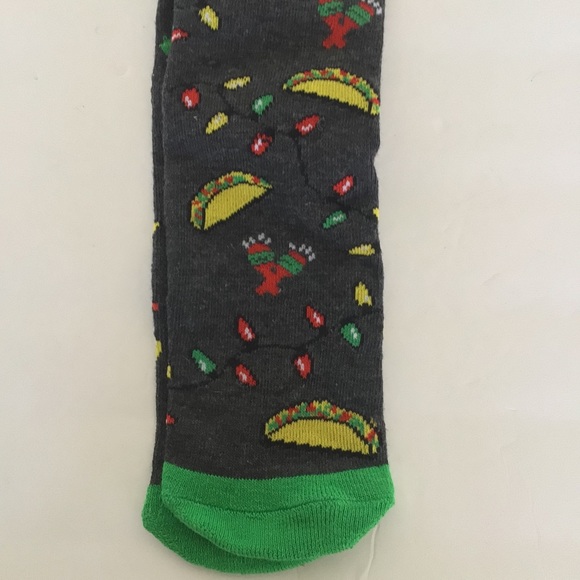 FELIZ NAVIDAD CHRISTMAS SOCKS PACK OF TWO NWT SIZE 10-13 - Picture 9 of 11